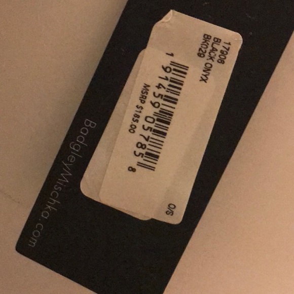 Badgley Mischka sweater Shawl - Picture 8 of 11